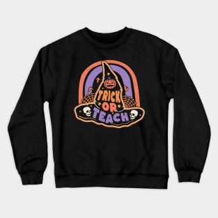 Trick or Teach Cute Halloween Teacher Retro Witch Pumpkin Crewneck Sweatshirt